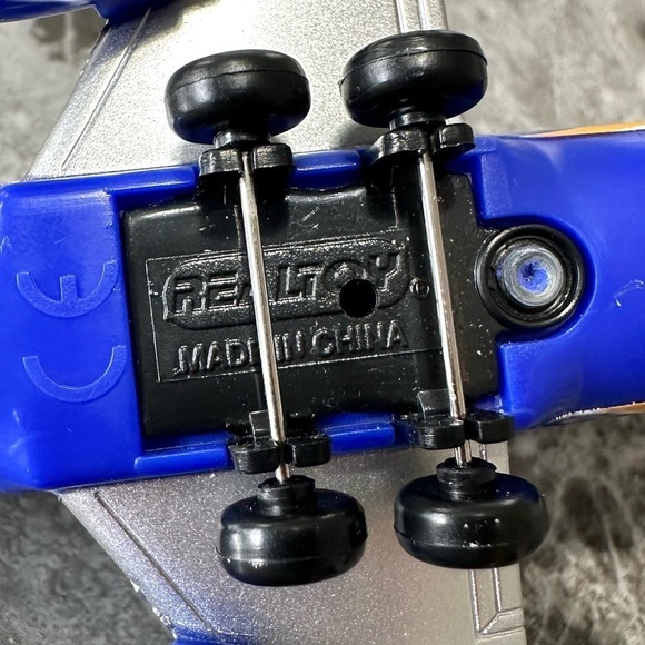 Southwest Airlines Realtoy Model Airplane N8642E Realistic Stripe Tail Diecast - Picture 8 of 11